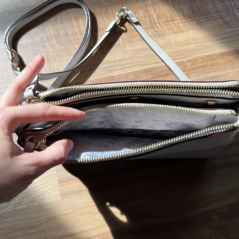 Lo & Sons The Pearl Light Grey Crossbody Bag - Picture 4 of 8